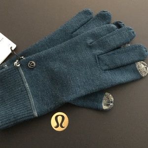Lululemon Runderland Gloves